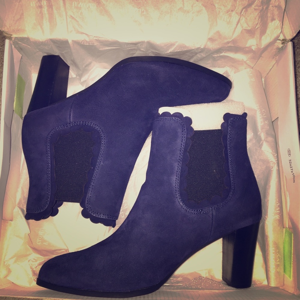 Crown & Ivy Boots